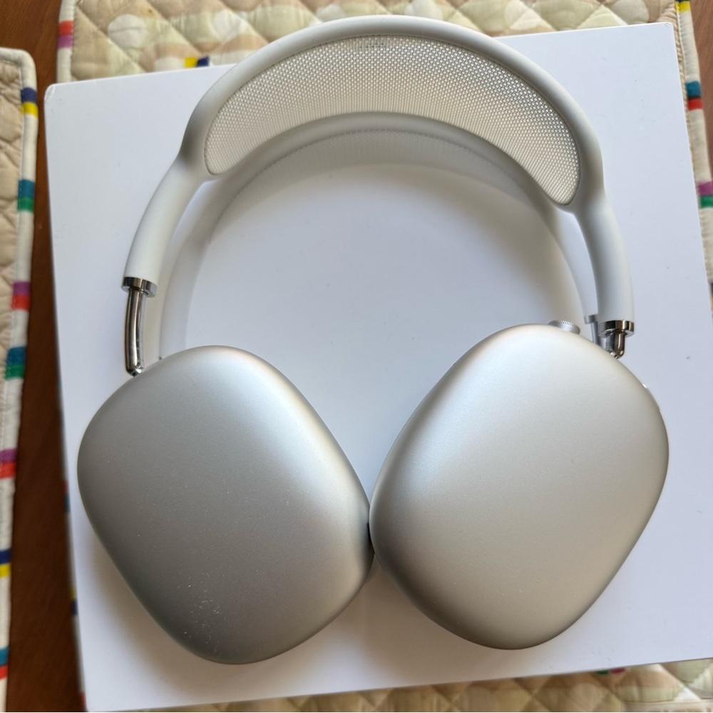 Apple AirPods Max is Silver, some minor scratches, worn less than a dozen times. - Picture 2 of 6